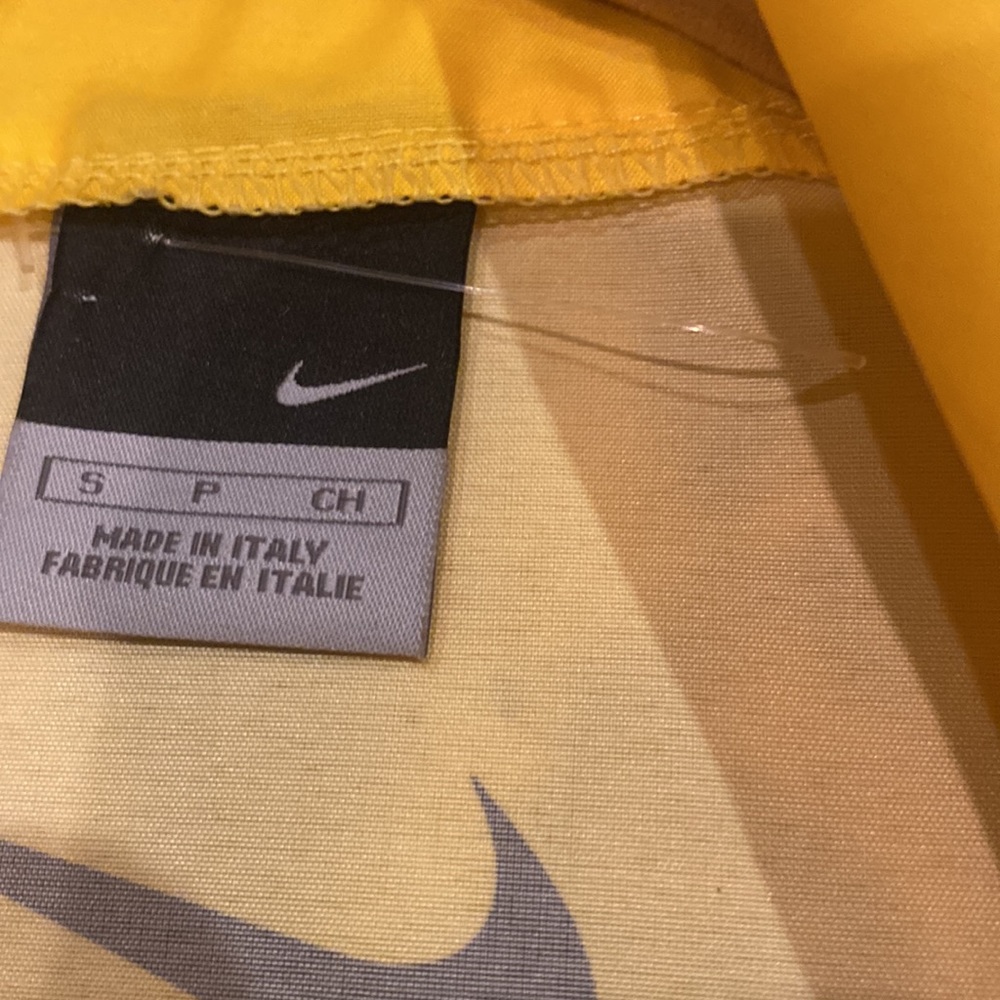 Live strong Nikes fast dry Nike biking vest. Yellow black adult small - Picture 4 of 5